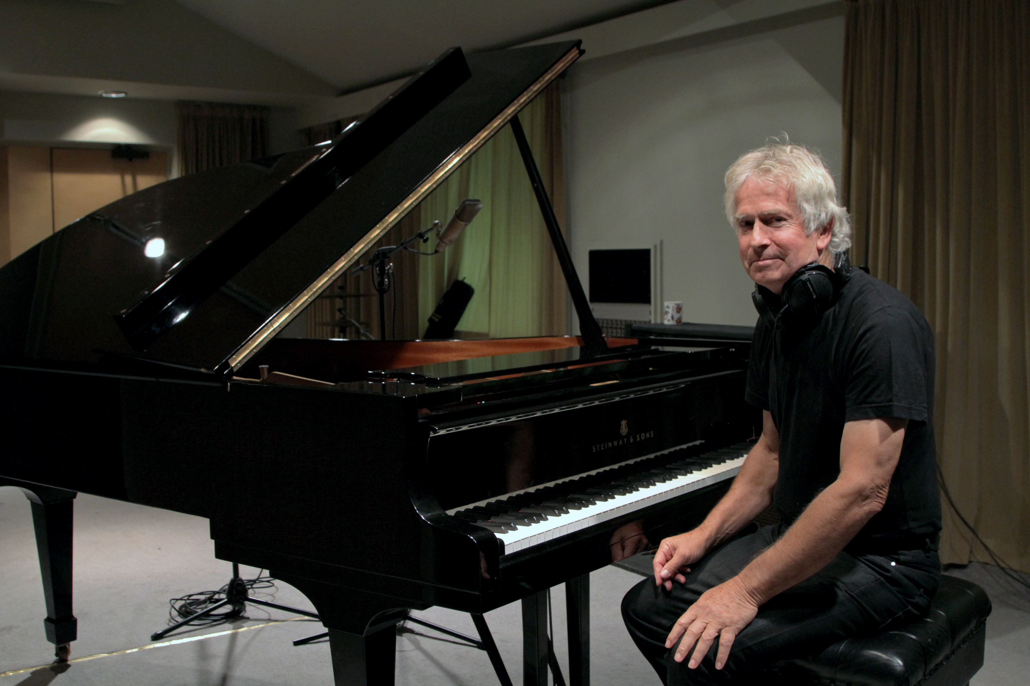 Keyboard Maestro Tony Banks Writes His Next Chapter Sound & Vision